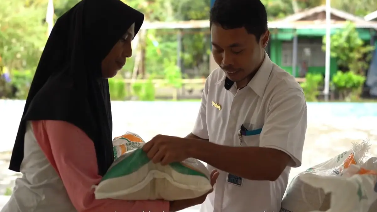 Ilustrasi penyaluran bansos tahap 1 (Foto: YouTube/@TVBULOG)