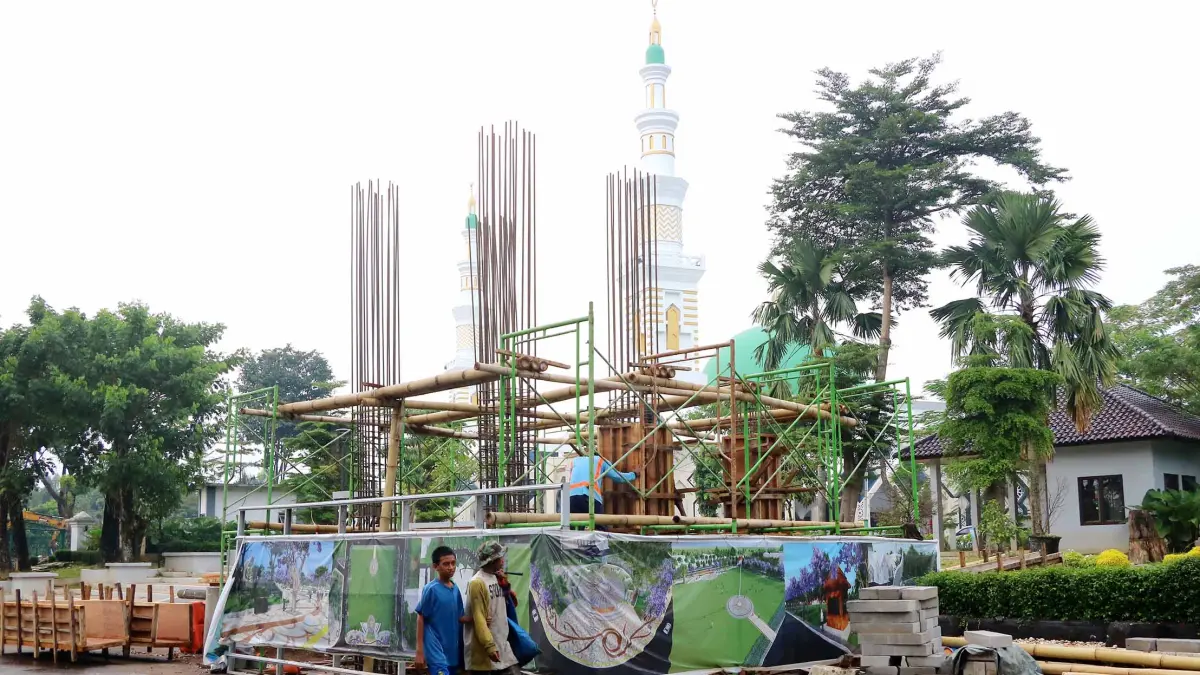 Pembangunan Alun-alun Tegar Beriman, Cibinong. Foto : Hendi Novian / Radar Bogor