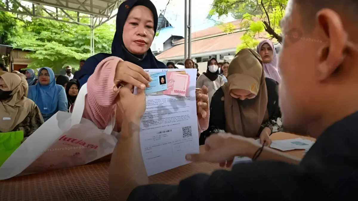 Penyaluran bansos BPNT kepada KPM (Foto: desakarangbendo.id)