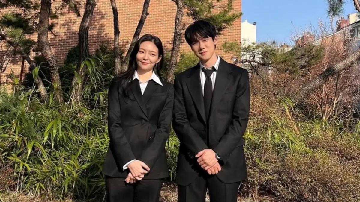 Yoo Youn Seok dan Lee Som dalam drama Korea phantom lawyer (Foto: Instagram/@yoo_yeonseok)