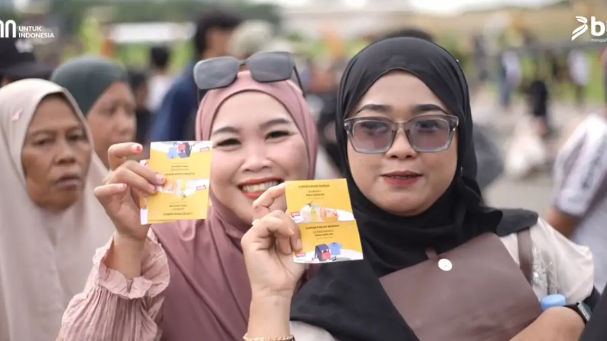 Ilustrasi antrian KPM yang akan mengambil bansos PKH BPNT. Foto: YouTube TV Bulog