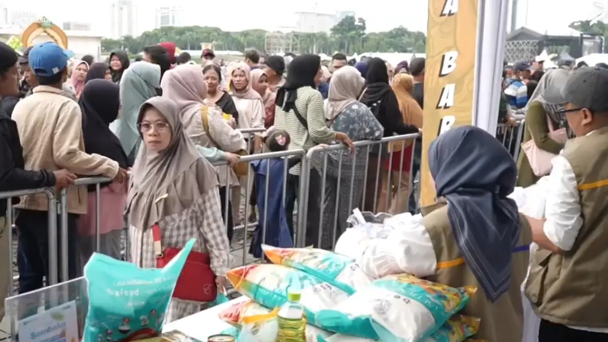 Ilustrasi KPM yang akan mengambil bansos PKH BPNT. Foto: YouTube TV Bulog