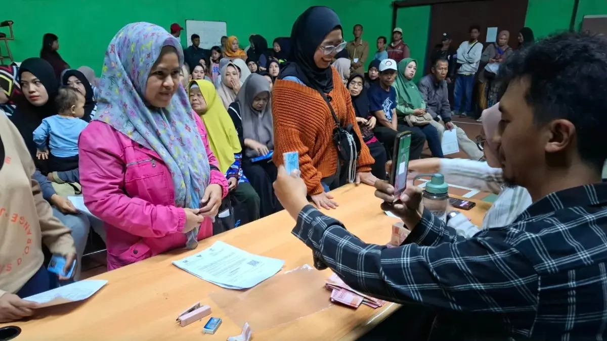 Ilustrasi Penyaluran Bansos PKH dan Sembako (Foto: Instagram @kelurahan_cipadung)