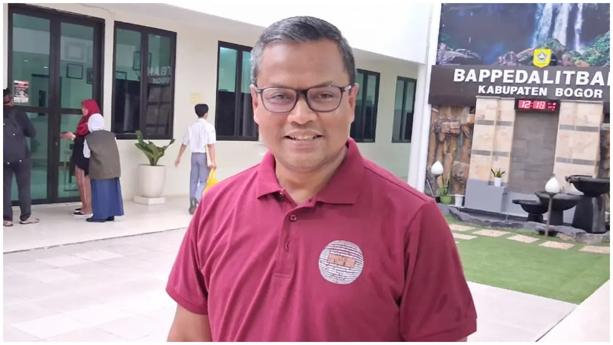 Kepala Inspektorat Kabupaten Bogor, Arif Rahman saat diminta keterangan soal kasus jual beli jabatan. (Foto : Billy/Radar Bogor)
