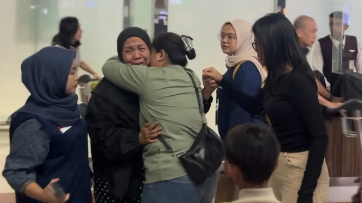 Kepulangan warga negara Indonesia (WNI) bernama Asih (kerudung hitam) yang sebelumnya divonis pidana mati di Malaysia.(Dok. LBHM)