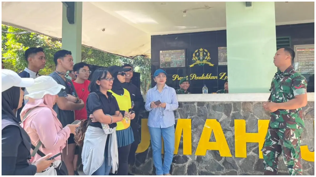 Sejumlah korban dugaan penipuan event lari saat mendatangi kantor Pusdikzi. (Foto : Dzikry/Radar Bogor)