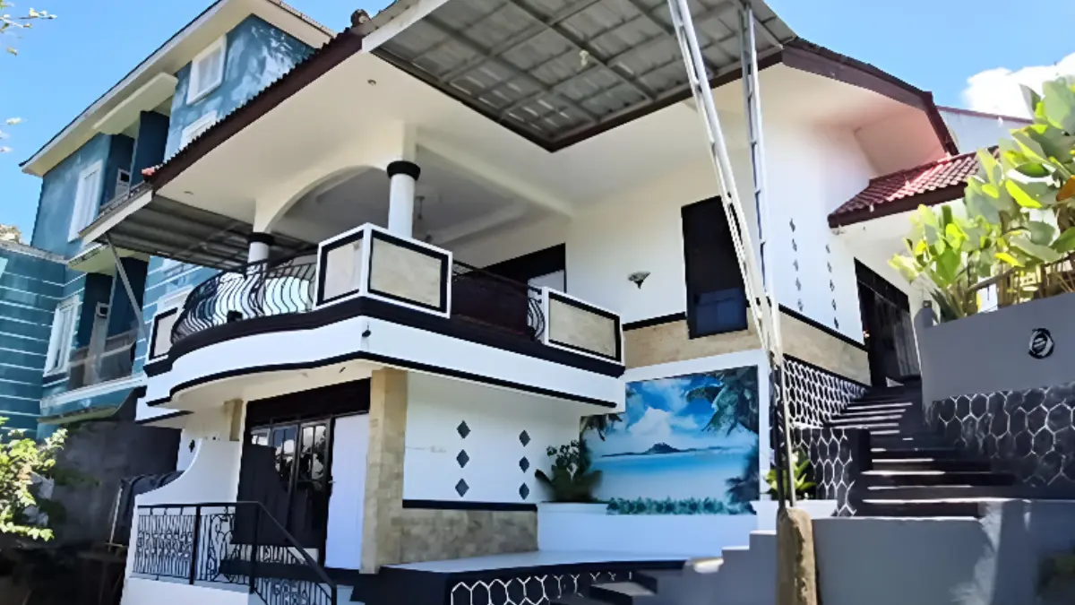 Villa Soon. (YouTube/Ayo Going Channel)
