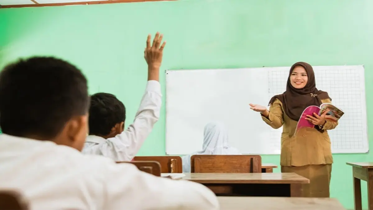 Ilustrasi guru yang menunggu pencairan TPG April 2026. (Foto:smpnegeri2medangderas.sch.id)