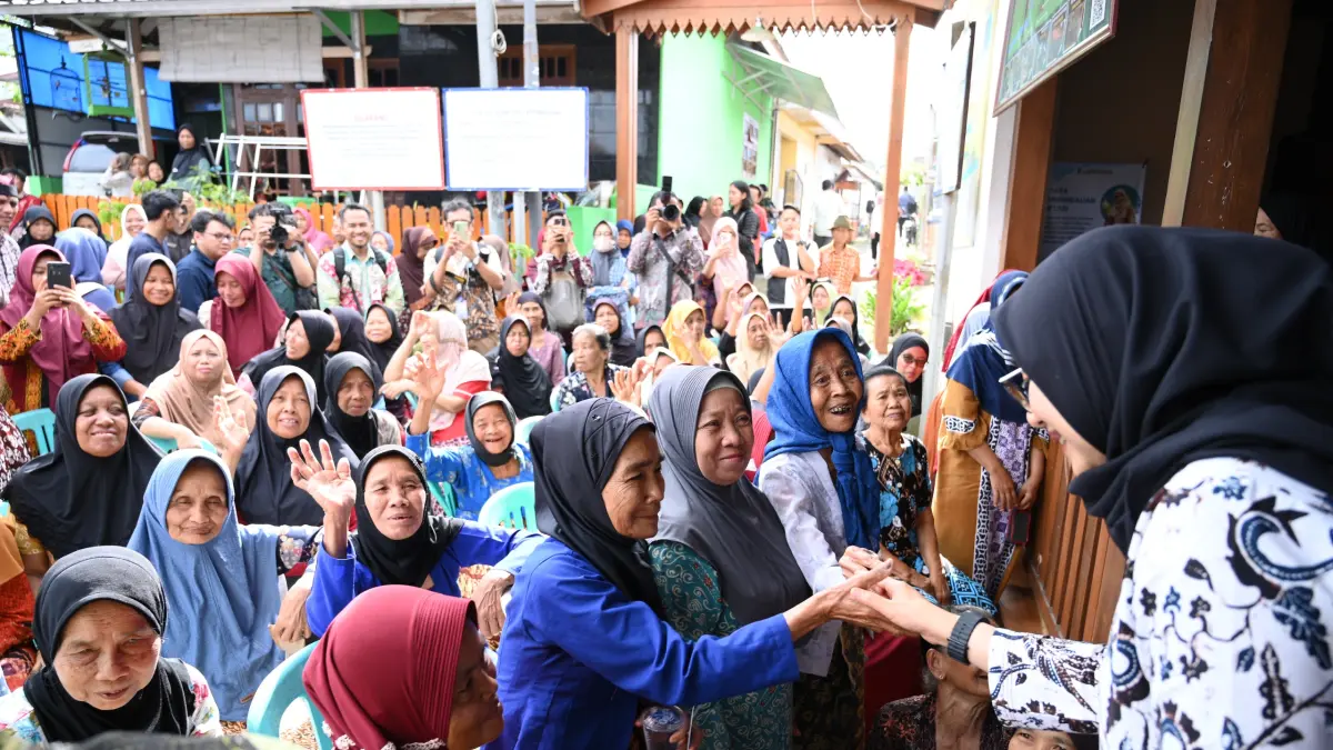 Ilustrasi KPM bansos PKH dan BPNT. (Foto:banyuwangikab.go.id)