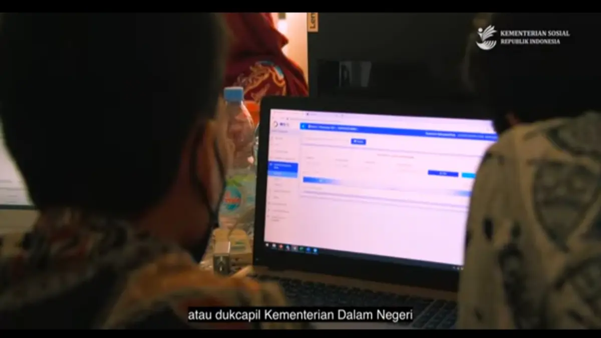 Ilustrasi pengecekan data bansos PKH BPNT. Foto: YouTube Kemensos RI