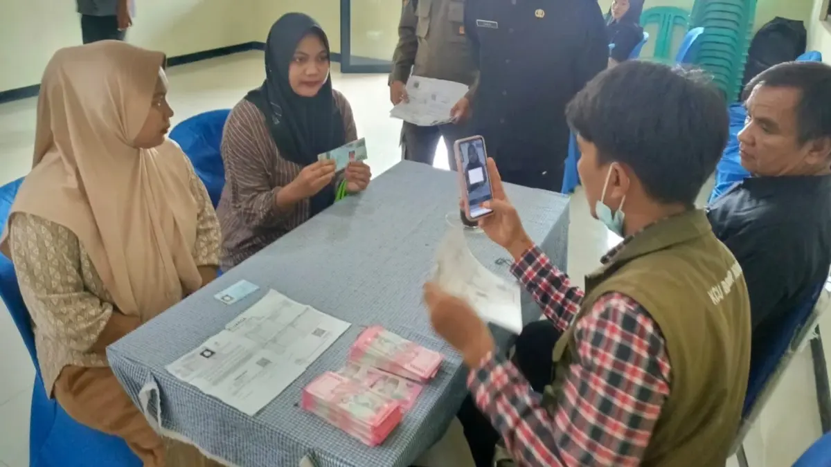 Ilustrasi Penyaluran Bansos PKH dan Sembako (Foto: Instagram @kecamatantenjo_officiall)