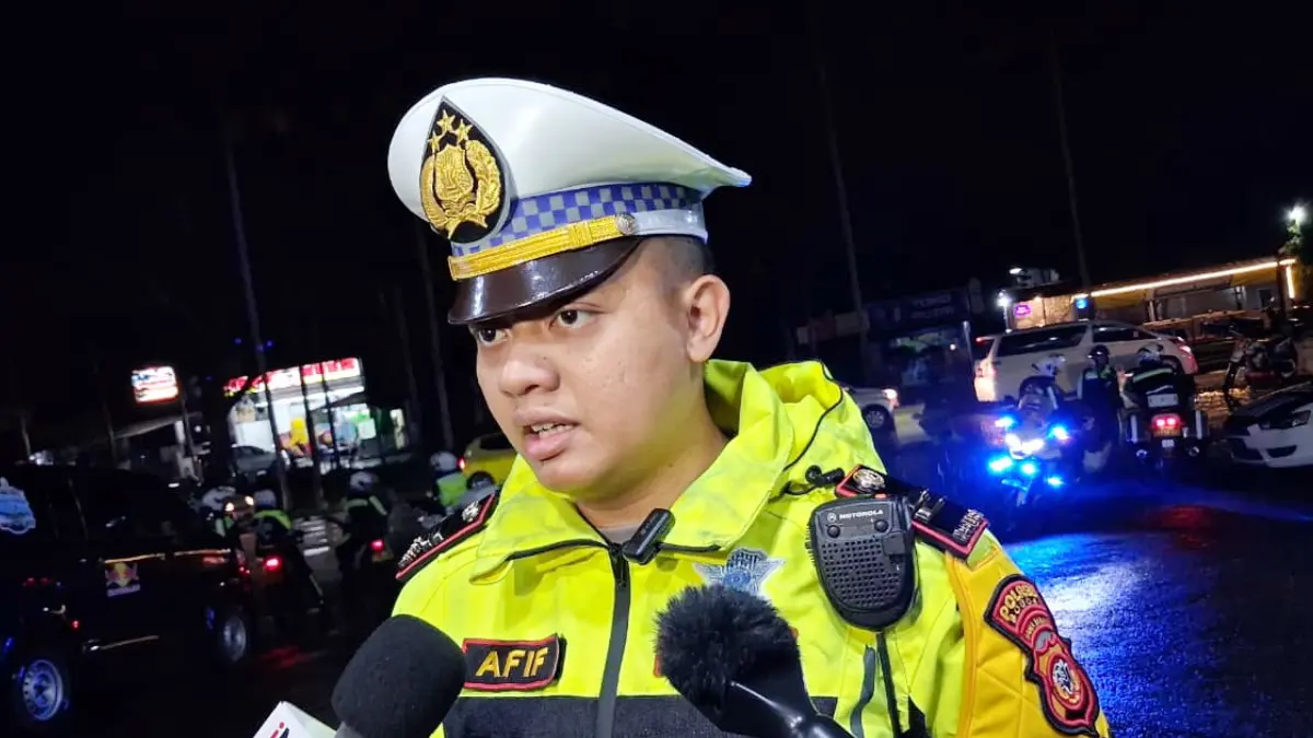 Kasat Lantas Polres Bogor, Iptu Afif Widhi Ananto saat menyampaikan keterangan kepada wartawan Sabtu, 4 April 2026 malam. (Muhammad Ali/Radar Bogor)