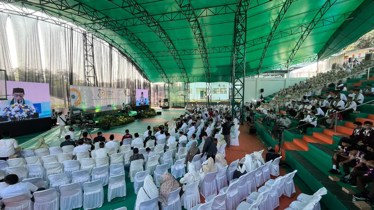Puncak perayaan Milad ke-30 Yayasan Ummul Quro Bogor berlangsung meriah di lapangan SMAIT Ummul Quro, Kayumanis, Kota Bogor. (Aziz/Radar Bogor)