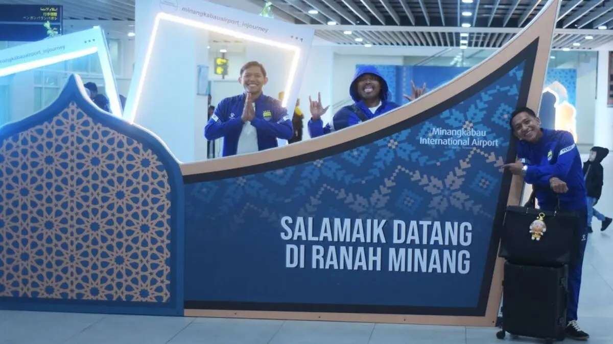 Beckham Putra dan Adam Alis jelang laga Persib Bandung vs Semen Padang. (Foto: persib.co.id)