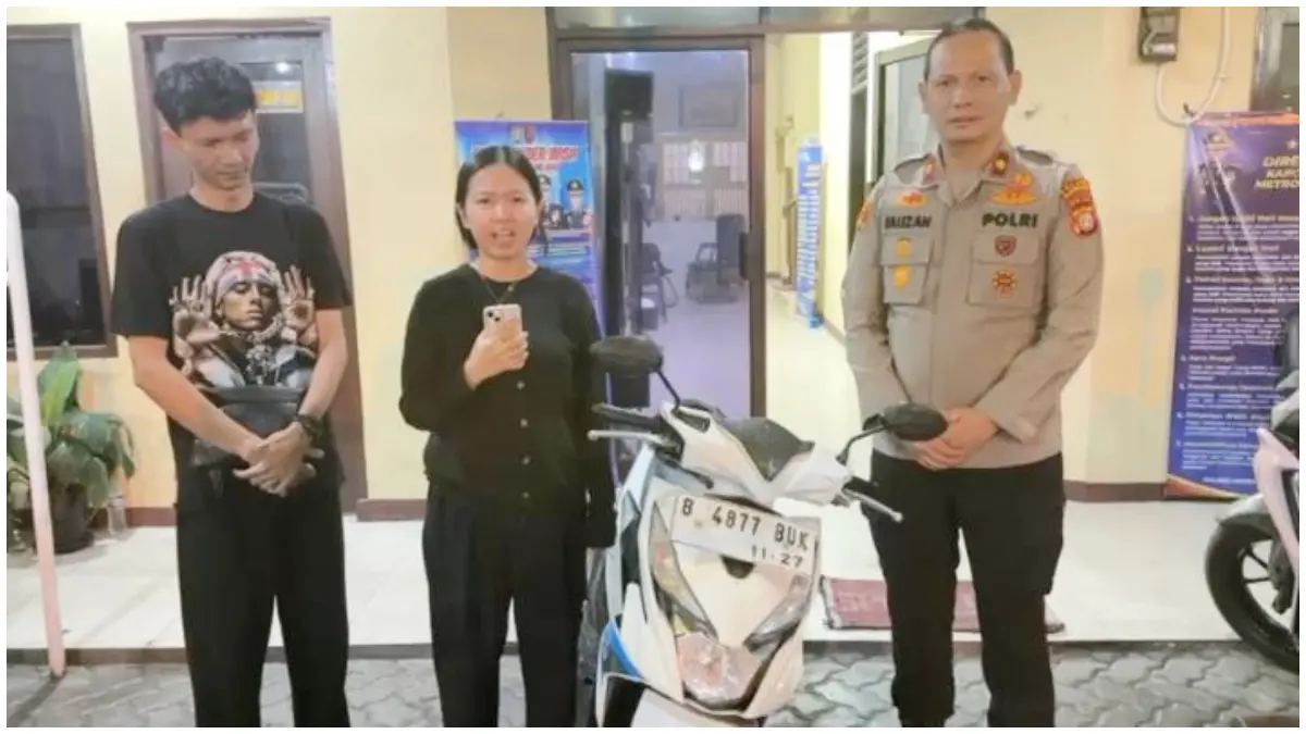 Polsek Bojongsari serahkan motor korban curanmor. (Foto : Kaposlek for Radar Bogor)