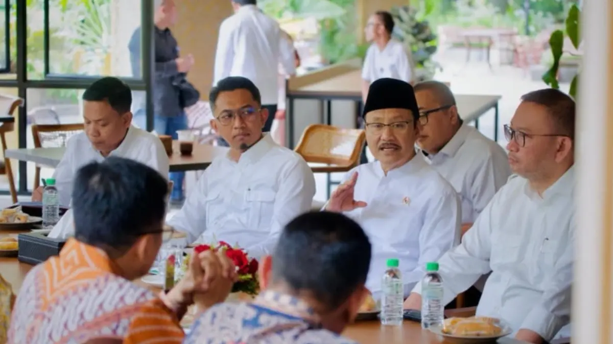 Menteri Sosial dalam pertemuan strategis dengan PT Pos Indonesia. (Foto: Instagram @kemensosri)