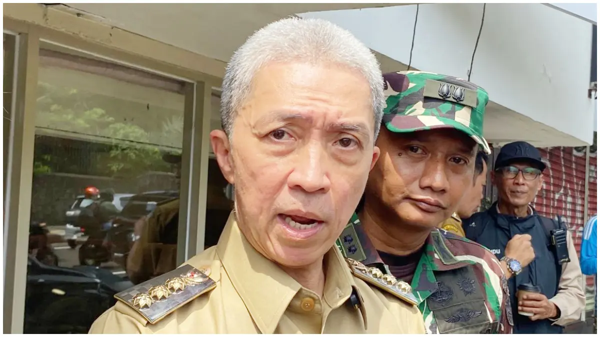 Wali Kota Bogor Dedie Rachim saat menyampaikan keterangan soal akses KUR bagi para PKL di Suryakencana. (Foto : Fauzan/Radar Bogor)