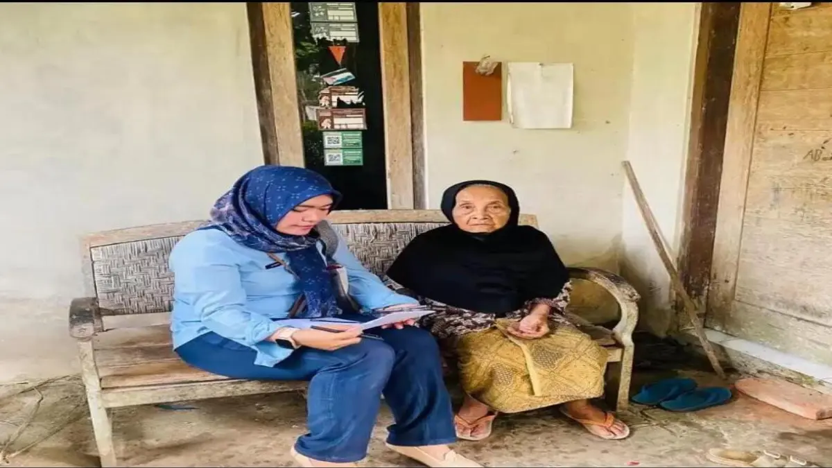 Ilustrasi KPM bansos dan petugas pendamping PKH. (Foto: poncosari.bantulkab.go.id)