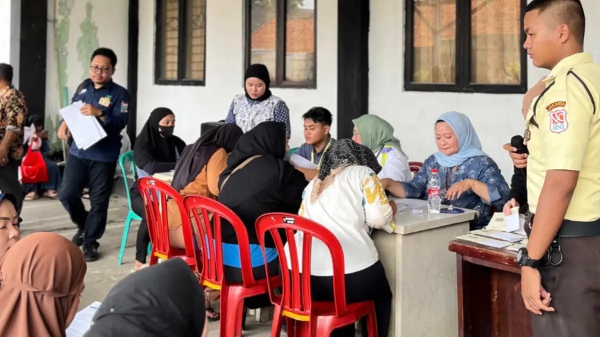 Ilustrasi Penyaluran Bansos PKH dan Sembako kepada KPM. (Foto: Instagram @kelurahan_jatiasih)