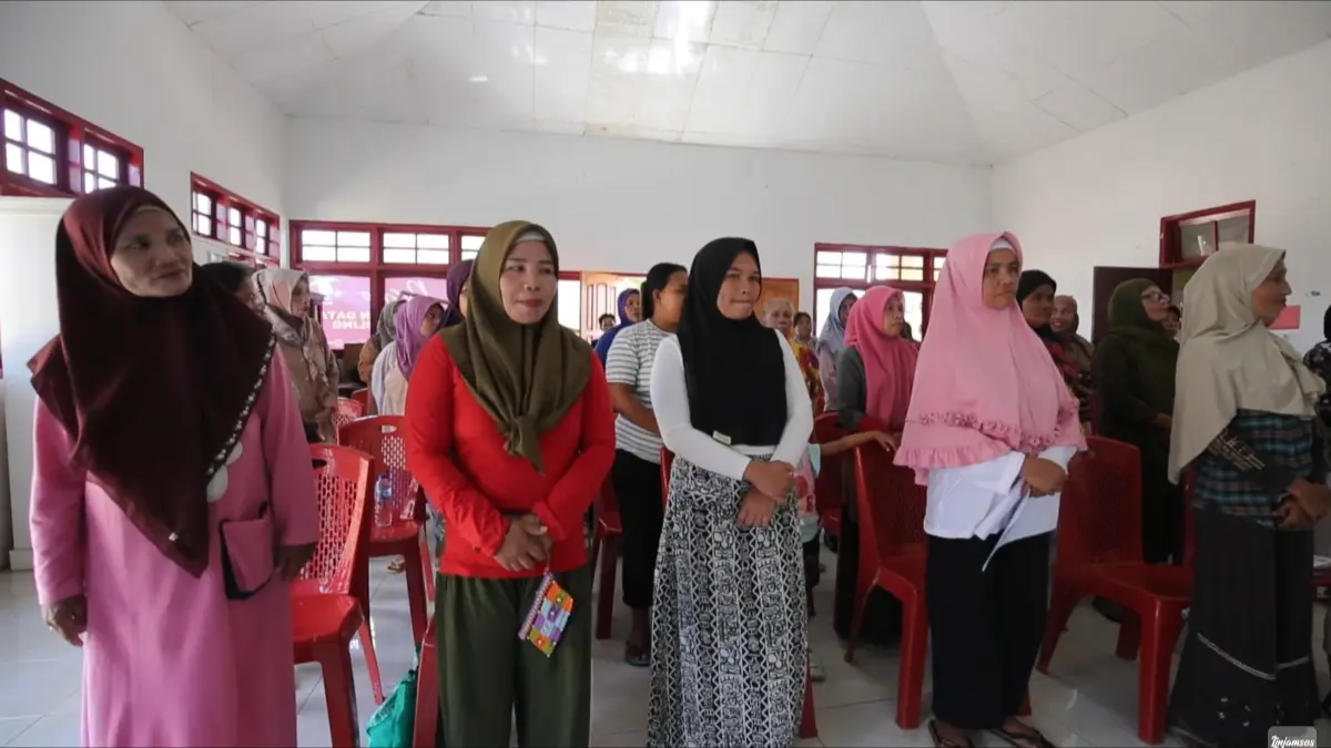Kumpulan KPM bansos yang sedang mengikuti sosialisasi. (Foto: YouTube Linjamsos Oke)