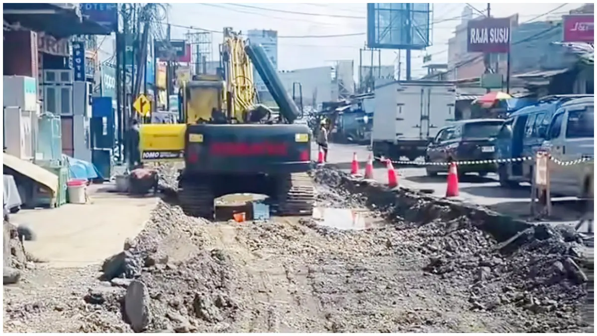 Perbaikan ruas Jalan Narogong - Cileungsi Bogor. 