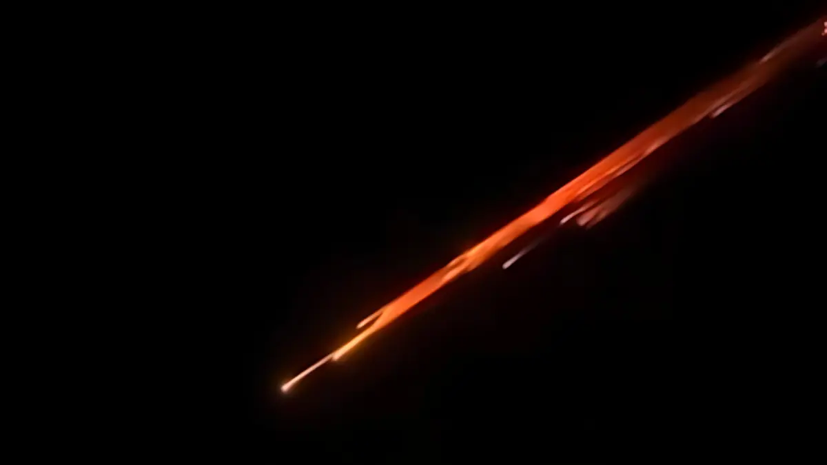 VIRAL : Benda bercahaya di langit Lampung.