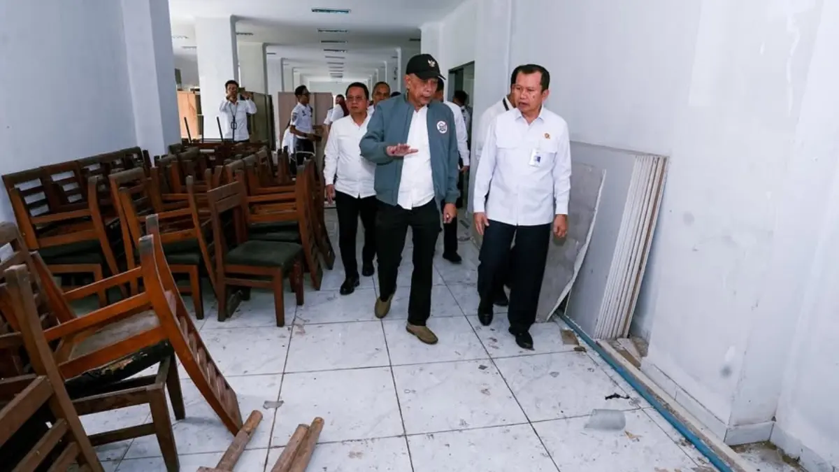 Wakil Menteri Sosial Agus Jabo Priyono tinjau lokasi PTDI-STTD sebagai titik perluasan Sekolah Rakyat di Kabupaten Bekasi. (Foto: Instagram @Kemensosri)