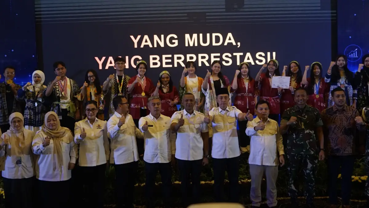 Foto bersama anak-anak muda yang berprestasi di acara Bogor Innovation Award dan Musrenbang tingkat Kota Bogor. Foto: Sofiansyah/Radar Bogor