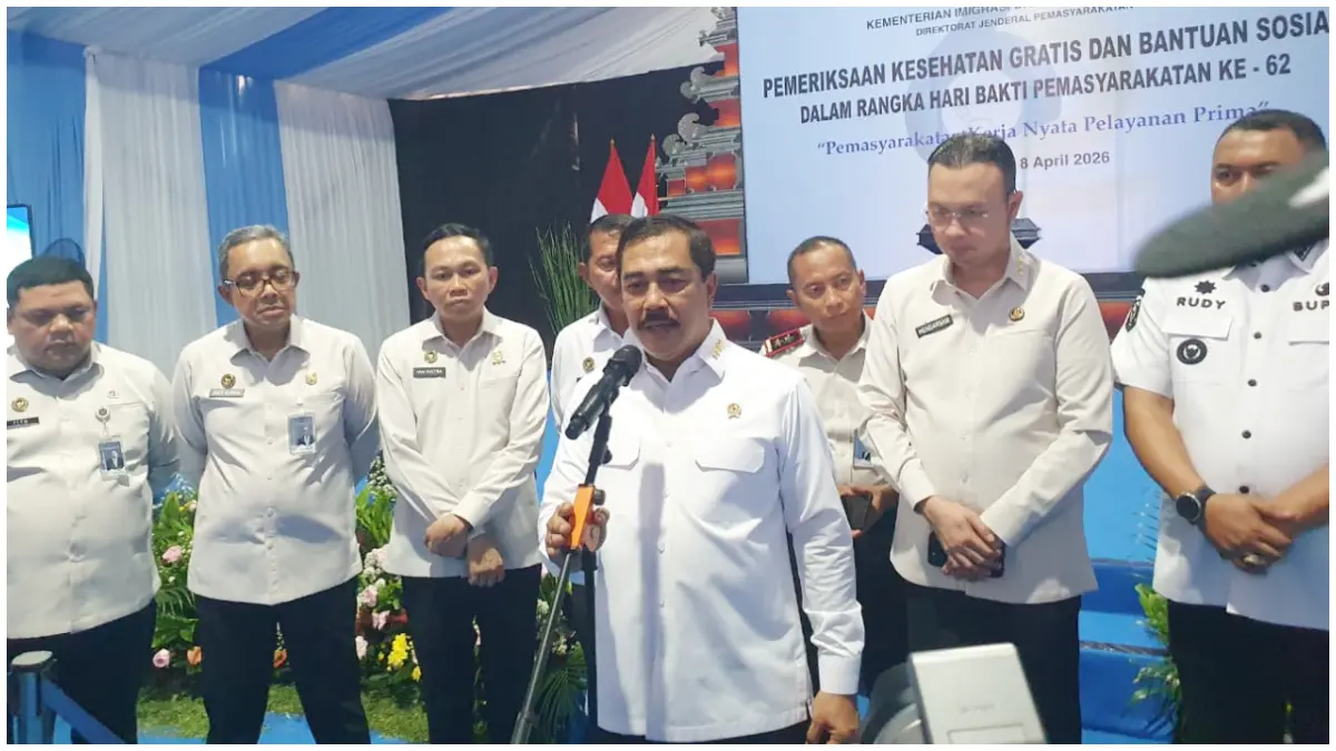 Menteri Imigrasi dan Permasyarakatan RI, Jenderal Pol (Purn), Agus Andrianto pada kegiatan bakti sosial dan pemeriksaan kesehatan gratis di Cibinong Bogor. (Foto : Hendi Novian/Radar Bogor)