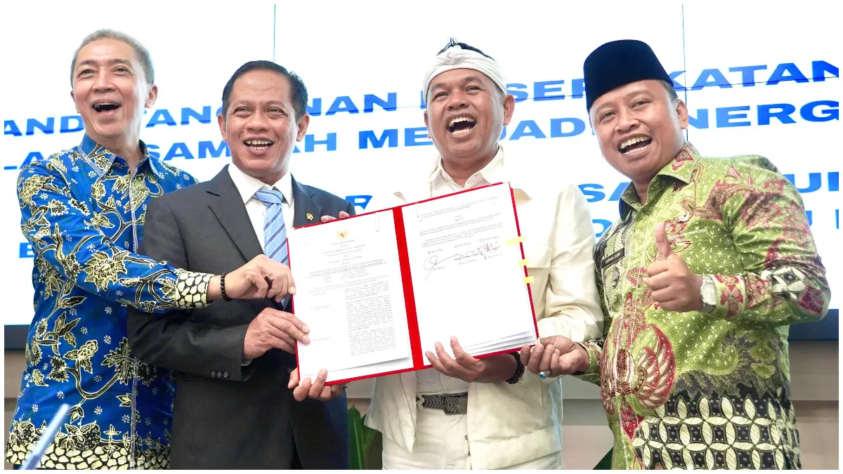 Penandatanganan kerja sama pembangunan PSEL antara Gubernur Jawa Barat bersama delapan kepala daerah tingkat kabupaten dan kota di Kantor KLH, Jakarta, Selasa, 7 April 2026.