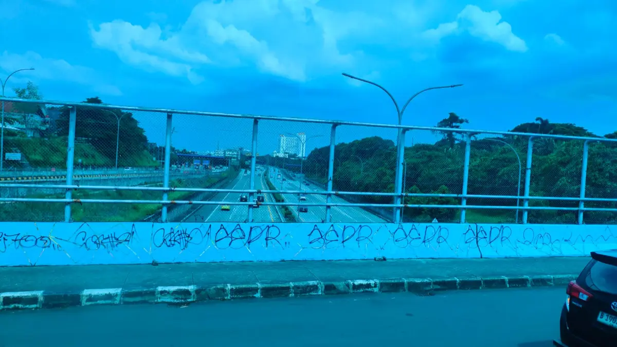 Aksi vandalisme di Jalan Margonda, Kota Depok.(Fajar/ Radar Bogor)