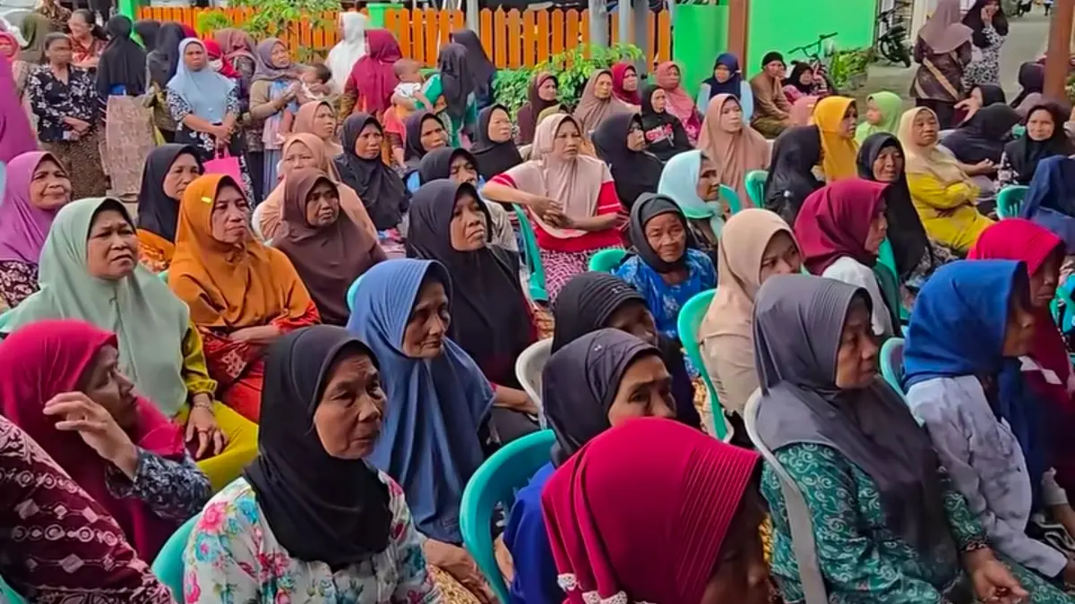 Ilustrasi KPM bansos antri mencairkan bantuan (Foto: Instagram @kemensosri)