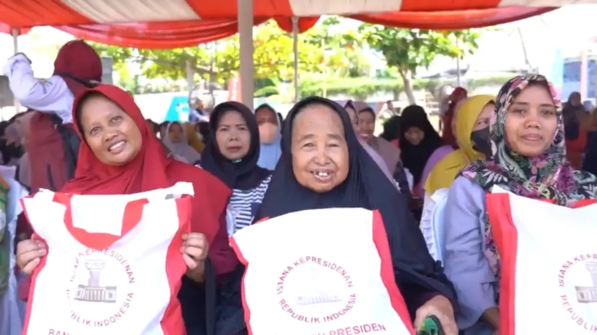 Ilustrasi penyaluran bansos ke KPM (Foto: YouTube Pos Indonesia)