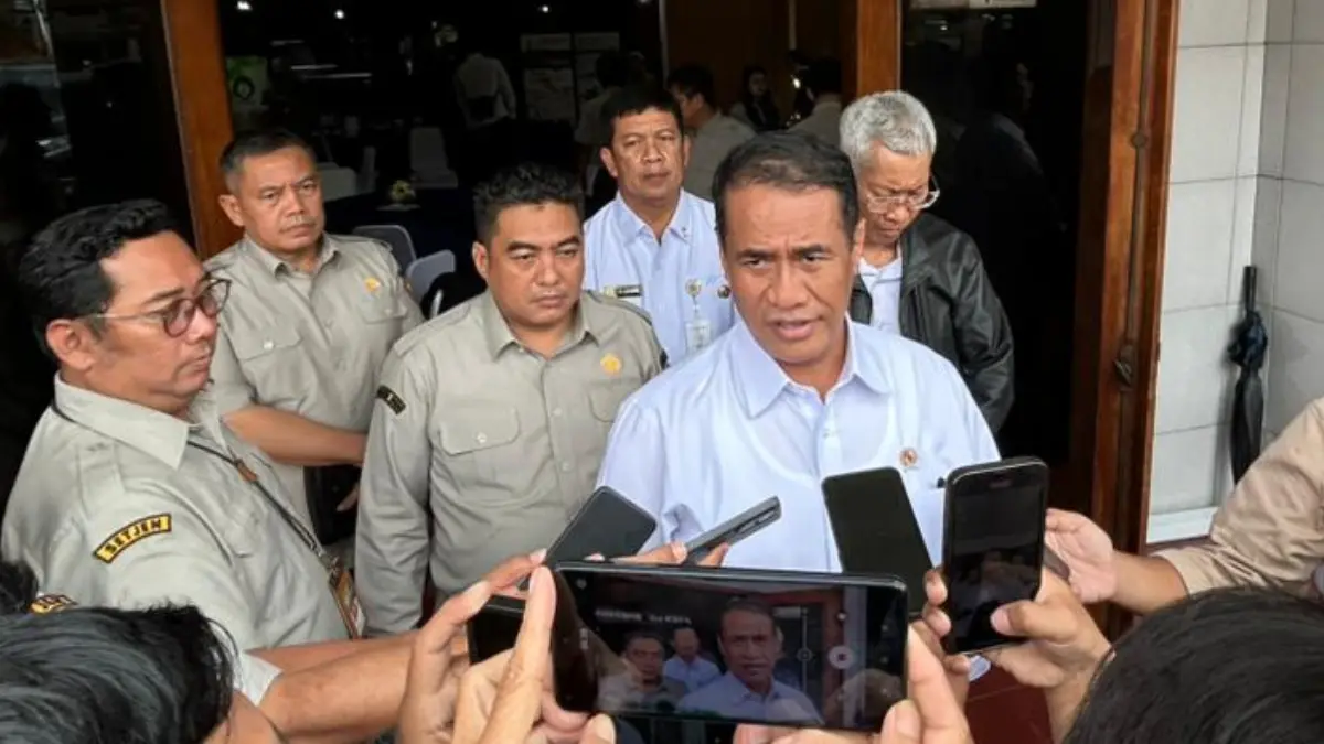 Menteri Pertanian (Mentan) RI Andi Amran Sulaiman pasca melaksanakan rapat hilirisasi di Gedung RPN Jalan Pajajaran, Kota Bogor.(Fauzan/Radar Bogor)