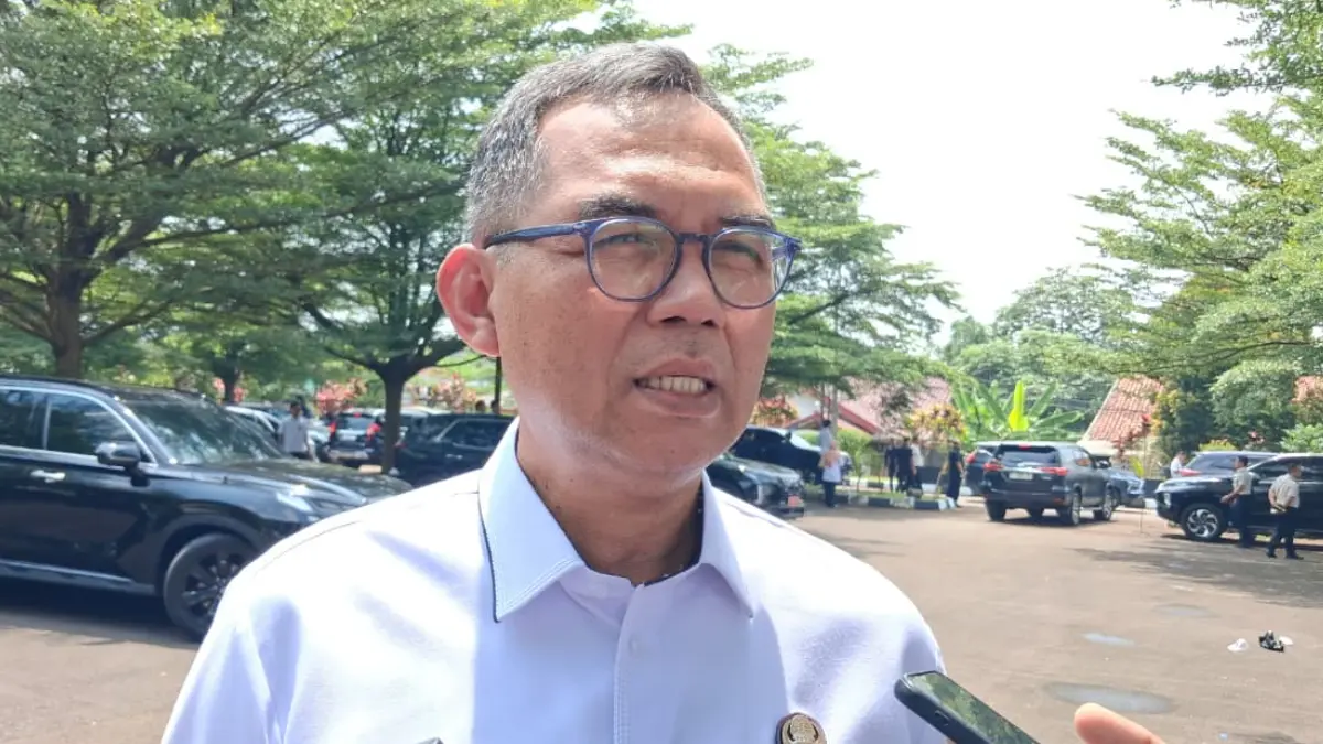 Sekretaris Daerah (Sekda) Kabupaten Bogor Ajat Rochmat Jatnika saat menyampaikan keterangan. (Foto: Muhammad Ali/Radar Bogor)