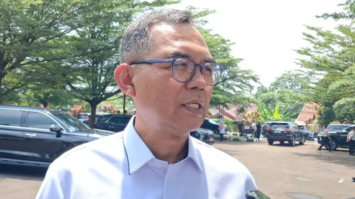 Sekretaris Daerah (Sekda) Kabupaten Bogor Ajat Rochmat Jatnika saat menyampaikan keterangan soal anggaran pembebasan lahan jalur khusus tambang. (Foto: Muhammad Ali/Radar Bogor)