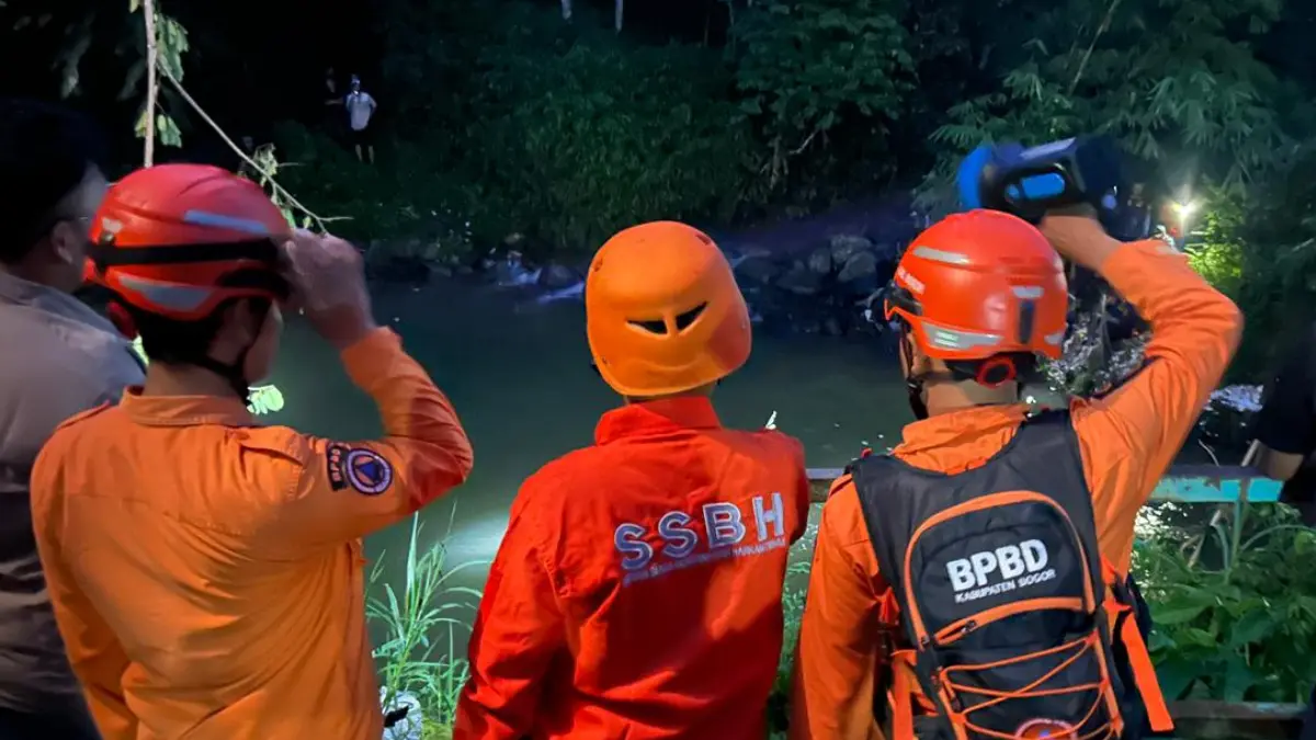 Tim SAR gabungan saat melakukan pencarian terhadap MNR (14) yang tenggelam di Megamendung, Kabupaten Bogor, Kamis, 9 April 2026. (Dok. Tim SAR)