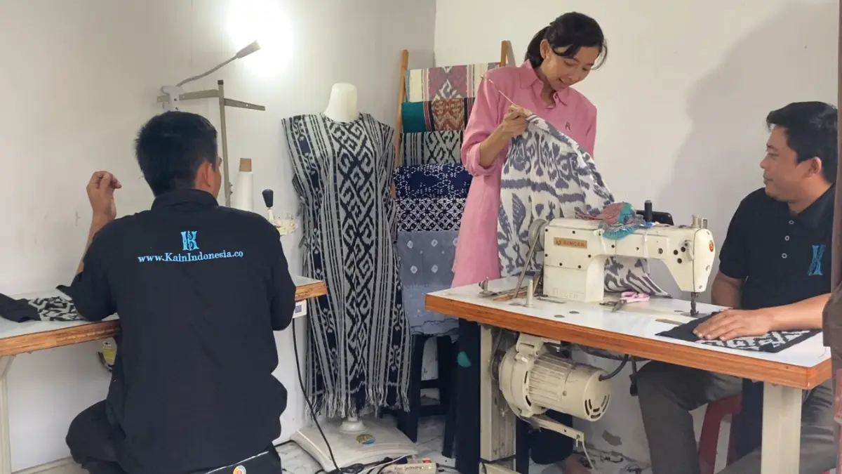 Wastra Nusantara diolah melalui program UMKM dari BRI. Foto: BRI