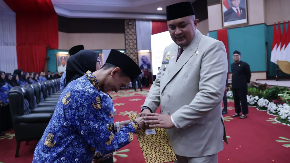 Bupati Bogor Rudy Susmanto saat melantik sejumlah ASN, Kamis, 9 April 2026. Foto: Laman Pemkab Bogor