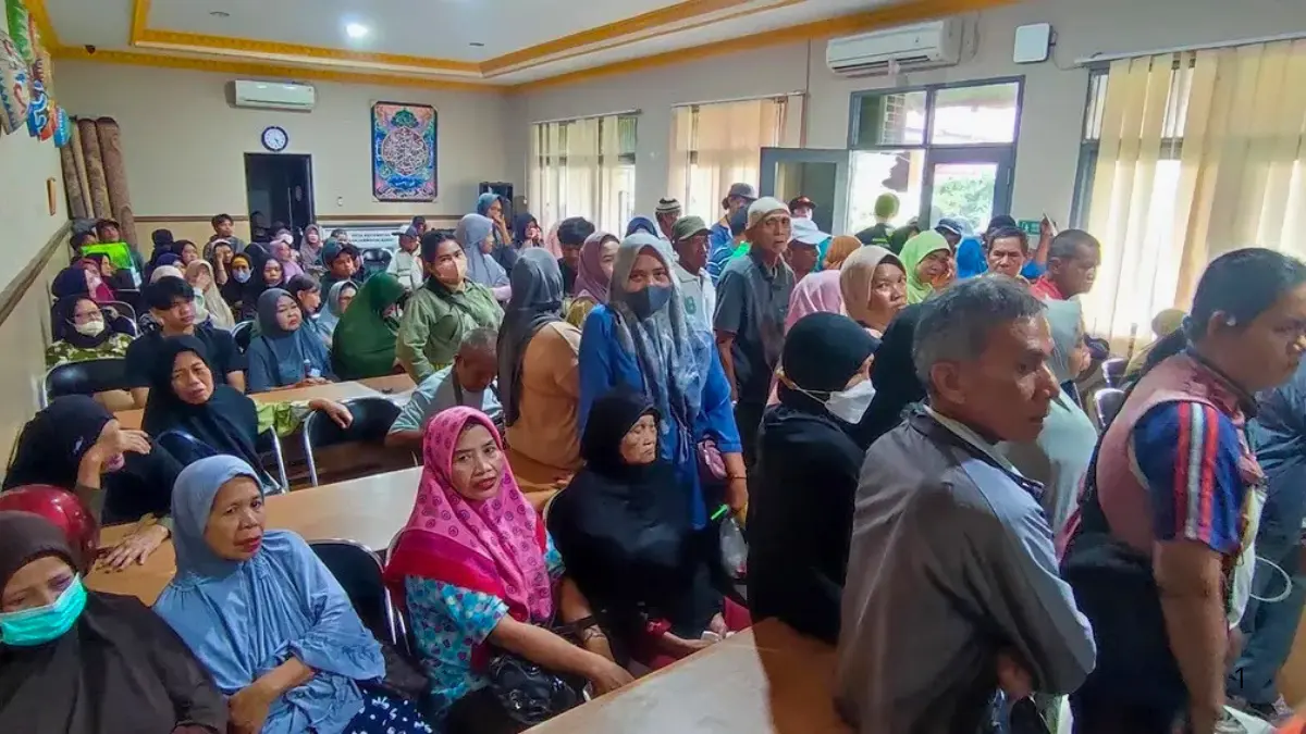 Ilustrasi. Antrean KPM bansos PKH BPNT. Foto: barat.banjarmasinkota.go.id