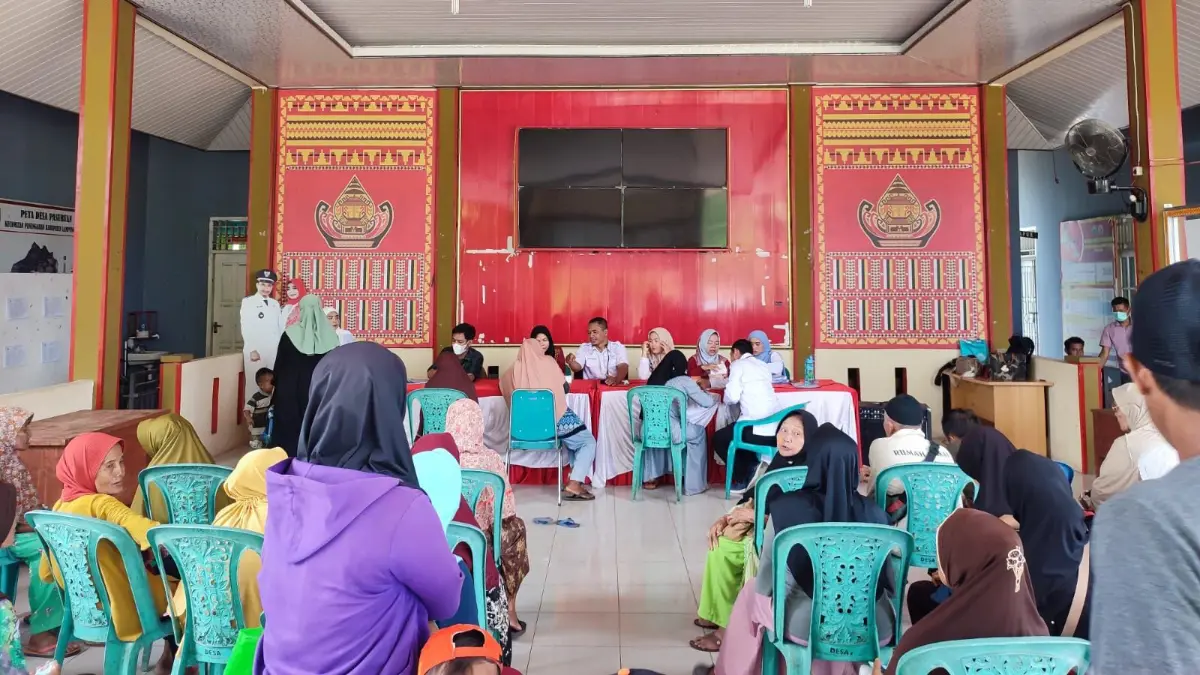 Ilustrasi KPM bansos antre pengambilan PKH BPNT. Foto: Laman Sipdeskel Desa Pasuruan