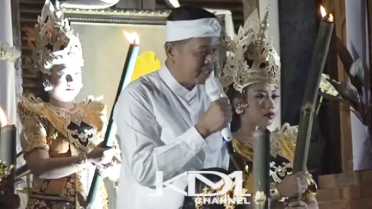 Gubernur Jawa Barat Dedi Mulyadi saat menyampaikan pesan tepat pada hari jadinya ke-55  tahun di Lembur Pakuan, Kabupaten Subang. (YouTube Kang Dedi Mulyadi Channel)