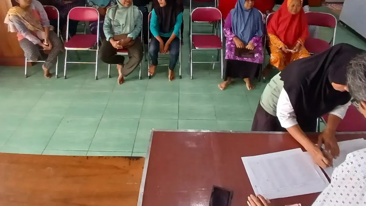 Ilustrasi penyaluran bansos kepada masyarakat penerima manfaat. (Foto: Instagram @desagagaksipat)