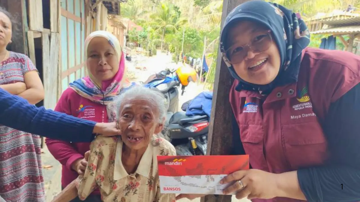 Penerima PKH dengan dilengkapi buku rekening Bank Himbara (Foto: desatepus.gunungkidulkab.go.id)