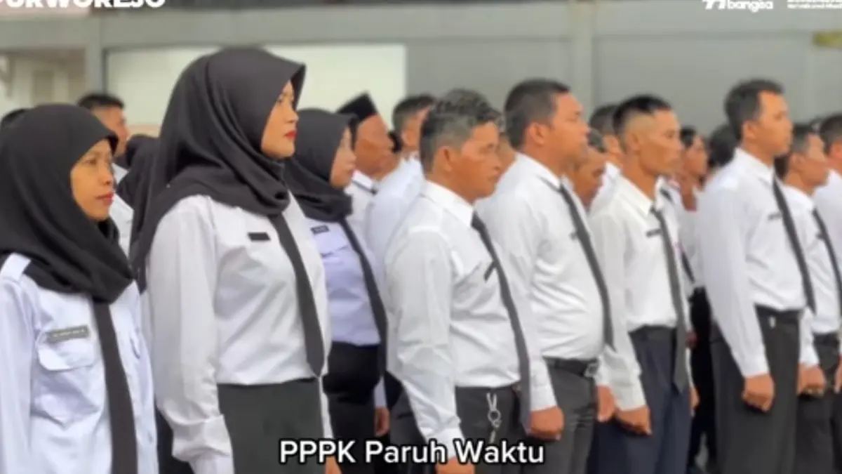 Ilustrasi penyerahan SK ASN. (Foto: prokopimpemkabpurworejo)