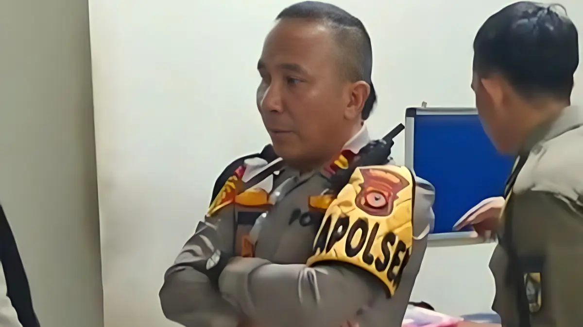 Kapolsek Dramaga, Iptu Agripinus Motani Zalukhu saat memimpin razia di hotel melati.