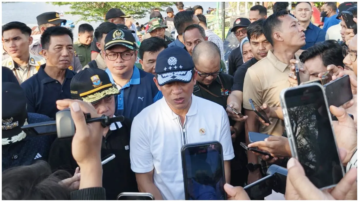Menteri LH Hanif Faisol saat mengunjungi TPA Talang Gulo, Jambi