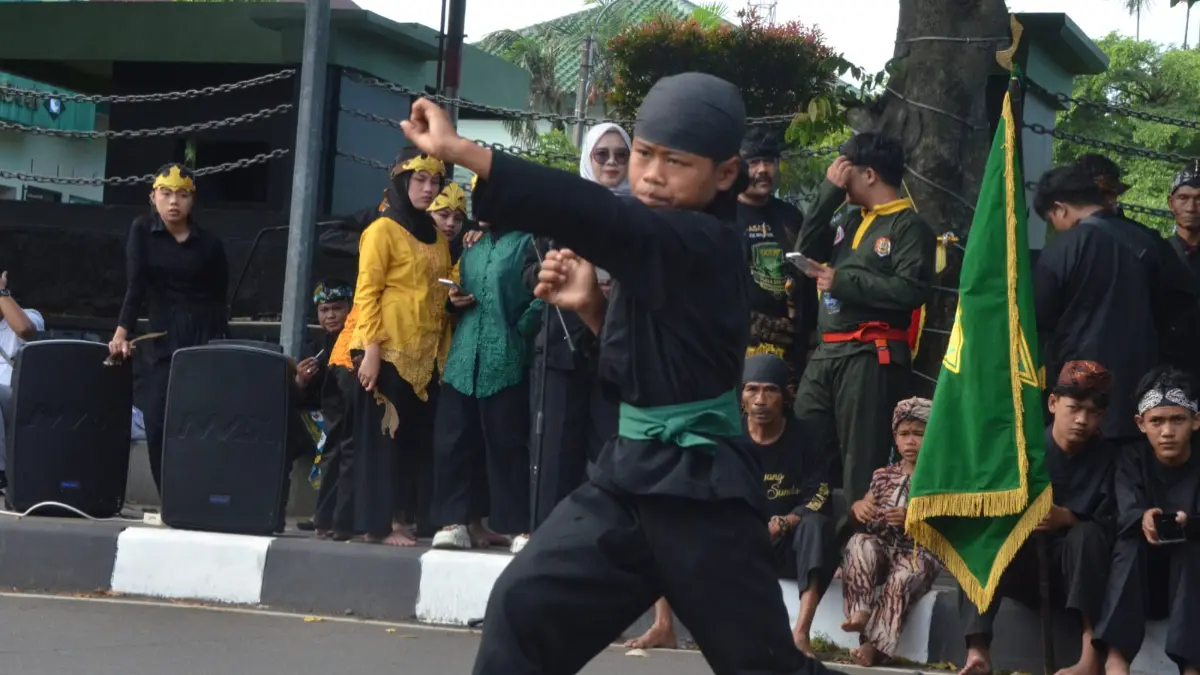 Penampilan pencak silat dalam kegiatan CFD di Jalan Tegar Beriman Cibinong, Kabupaten Bogor. (Dok. Diskominfo Kabupaten Bogor)