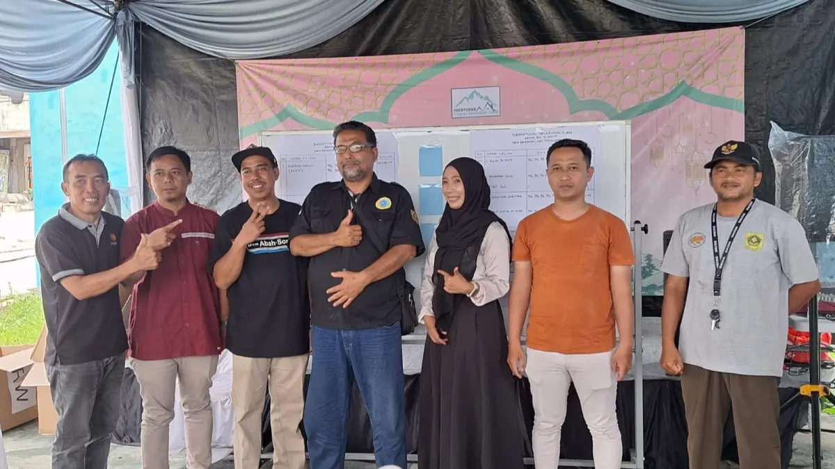 Warga Perumahan Ciapus Mountain View, Desa Pasir Eurih, mengikuti pemilihan Ketua RT dan RW dengan mekanisme layaknya pemilu, Minggu, 12 April 2026. (Dede/Radar Bogor)