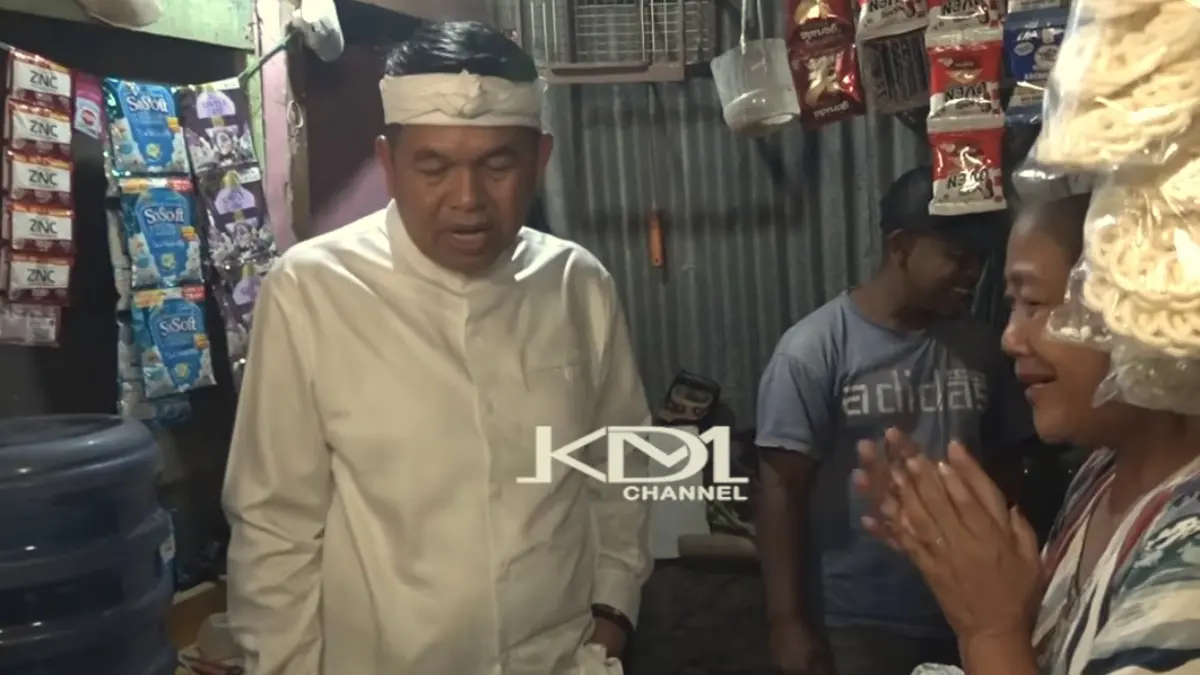 BERI SOLUSI : Gubernur Jawa Barat, Dedi Mulyadi menemui Ceu Nining di tempat tinggalnya di Kota Bandung.  (KANG DEDI MULYADI CHANNEL)